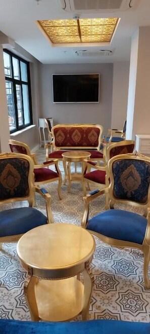 55-inch LED TV with satellite channels - Boss To Taksim (Istanbul)