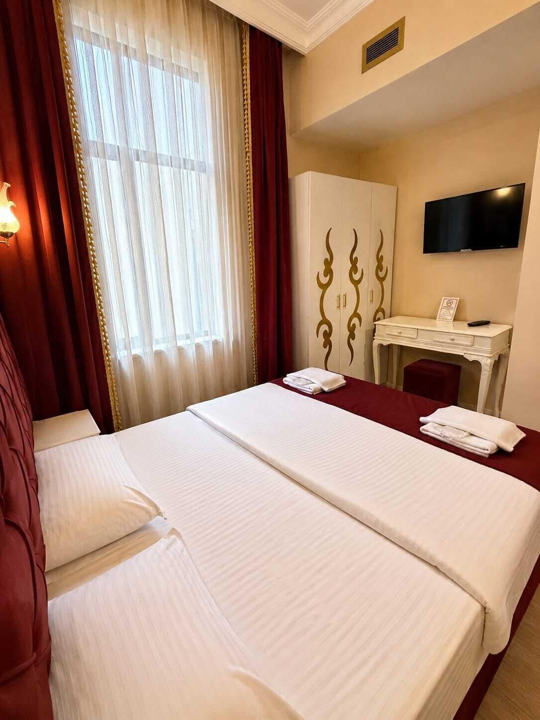 Deluxe Triple Room | Premium bedding, Select Comfort beds, desk, soundproofing