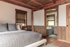 4 bedrooms, travel crib, free WiFi, bed sheets