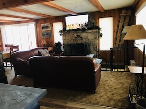 Living area - Cozy ski retreat in the woods  (Lake Arrowhead)