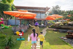 Courtyard - Apple House & Coffee (Ho Chi Minh City)