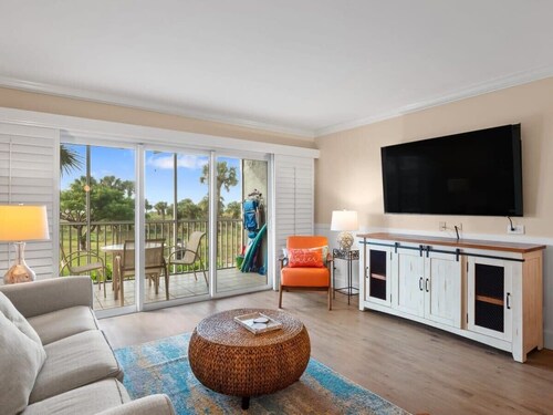 Superb Beachfront Residence at South Seas Resort