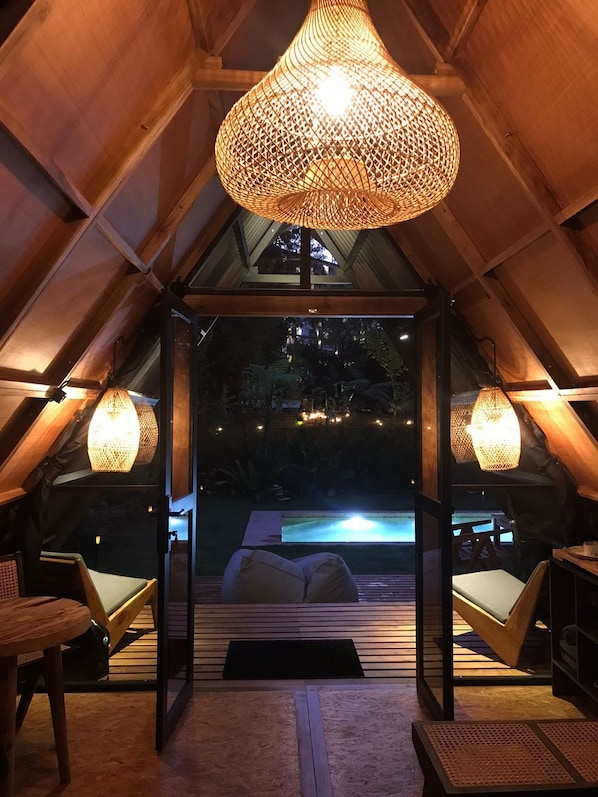 책상, 무료 WiFi, 침대 시트