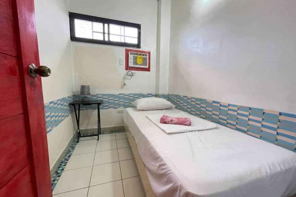 WiFi (free), bed sheets