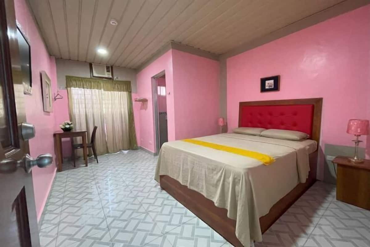 WiFi (free), bed sheets