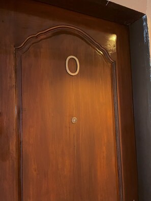 A wooden door with a circular handle and a small circular lock. - BnT Inn Cebu powered by Cocotel (Lapu-Lapu)