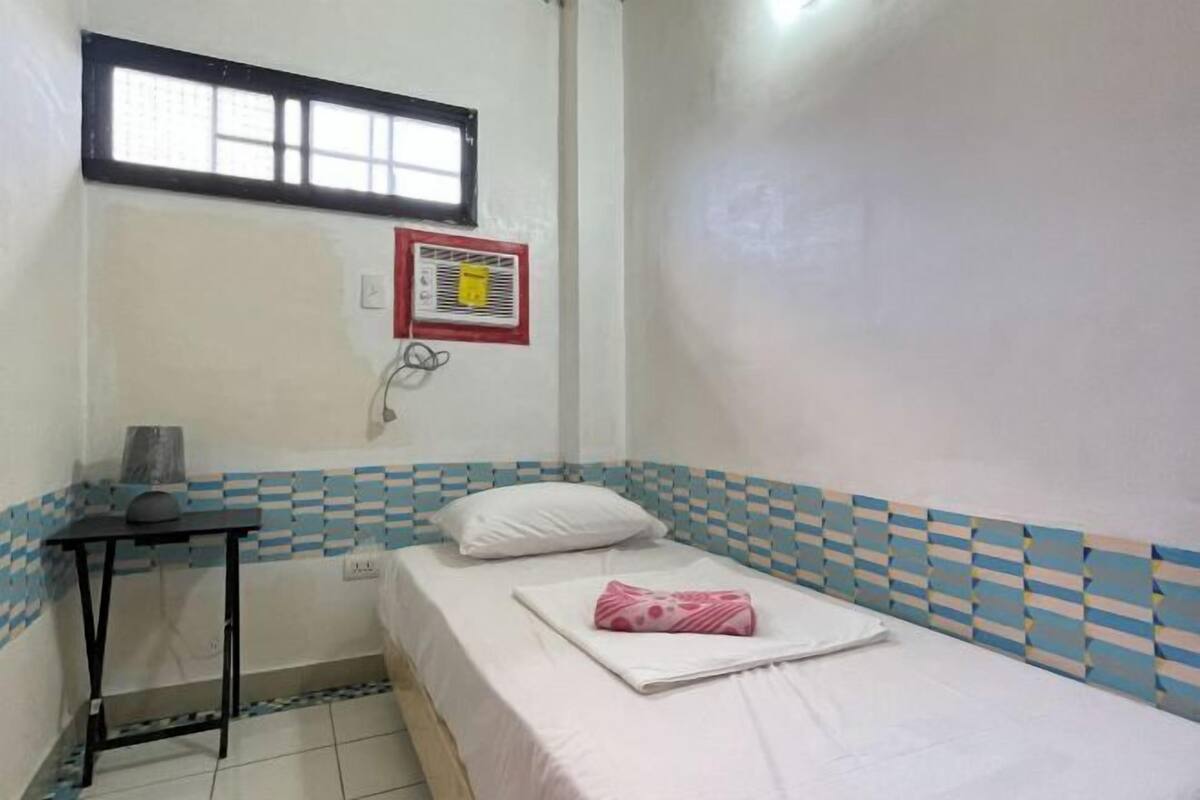 WiFi (free), bed sheets