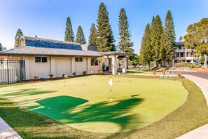 Property grounds - Newly-renovated beautiful spacious Condo w/ fabulous mountain & golf course view (Waikoloa Village)