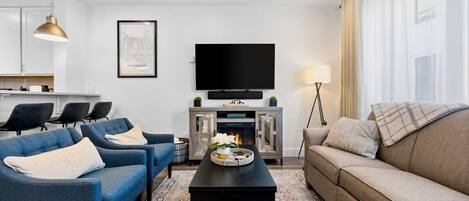 电视、壁炉、办公室