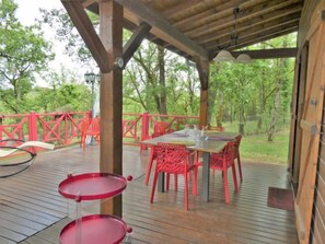Outdoor dining - Le Chêne Vert by Interhome (Loupiac)