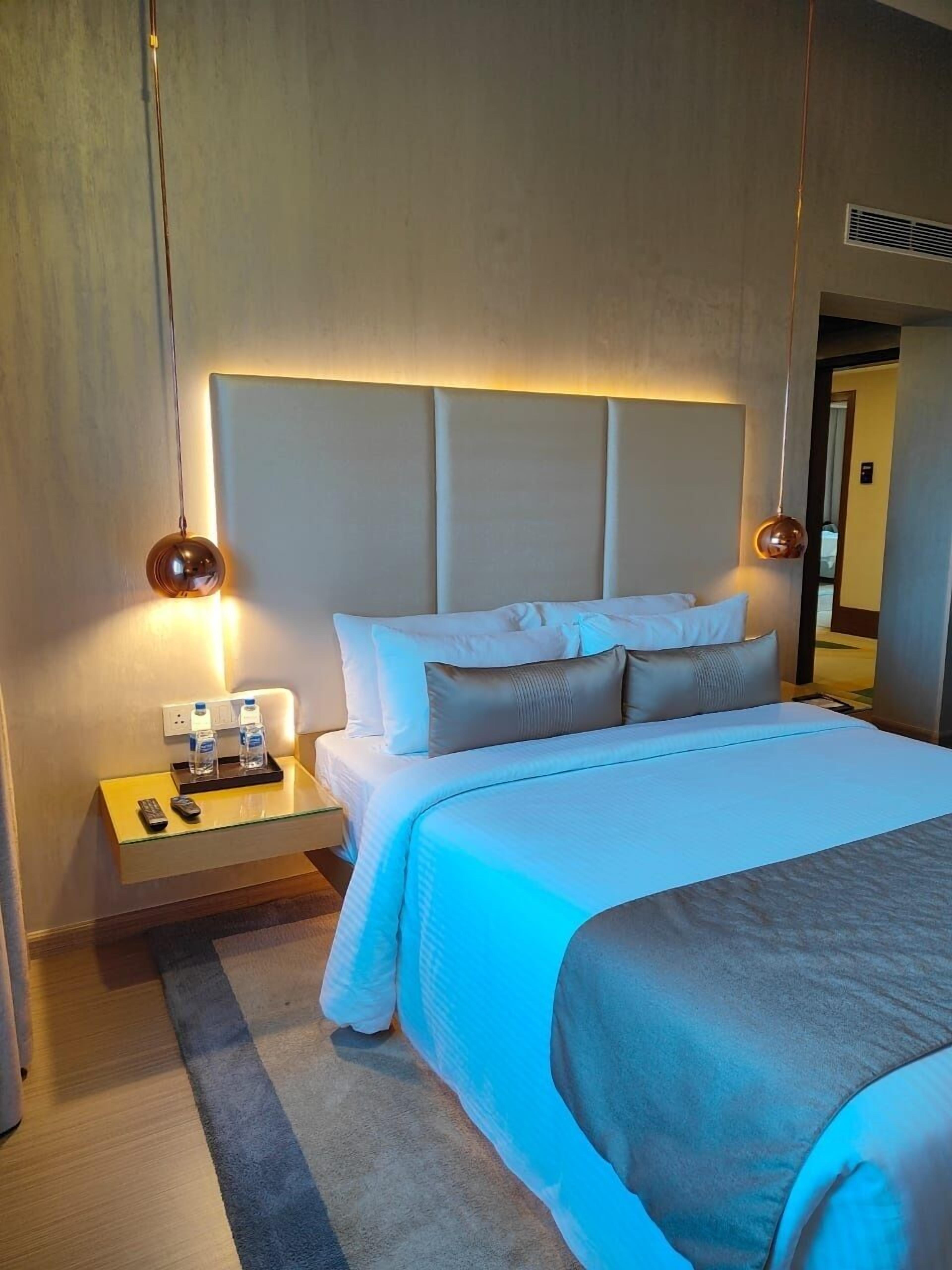 Club Room | Minibar, iron/ironing board, free WiFi, bed sheets