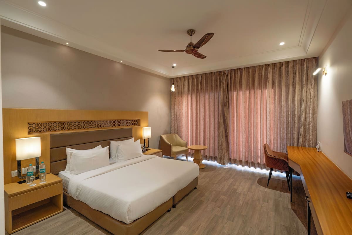 Phòng Deluxe | Két bảo mật tại phòng, bàn, bàn ủi/dụng cụ ủi quần áo, bộ trải giường