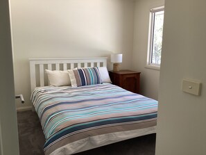 4 slaapkamers, een strijkplank/strijkijzer, wifi