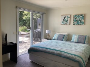 4 bedrooms, iron/ironing board, WiFi