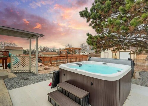 Evergreen Luxe! Backyard Oasis w/ Hot Tub
