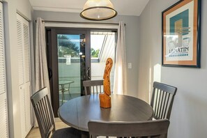 Dining - Stressless Livin' at Seawinds 64 (St. Augustine)