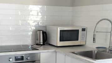 Full-sized fridge, microwave, oven, dishwasher