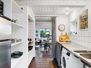 Fridge, cookware/dishes/utensils