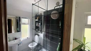 Basic House | Bathroom