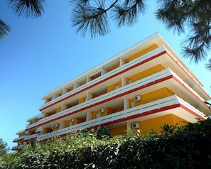 Appartement, 2 chambres, patio, vue jardin | Extérieur