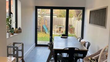 Basic House | Dining