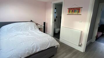 Basic House | 3 bedrooms, laptop workspace, iron/ironing board, bed sheets