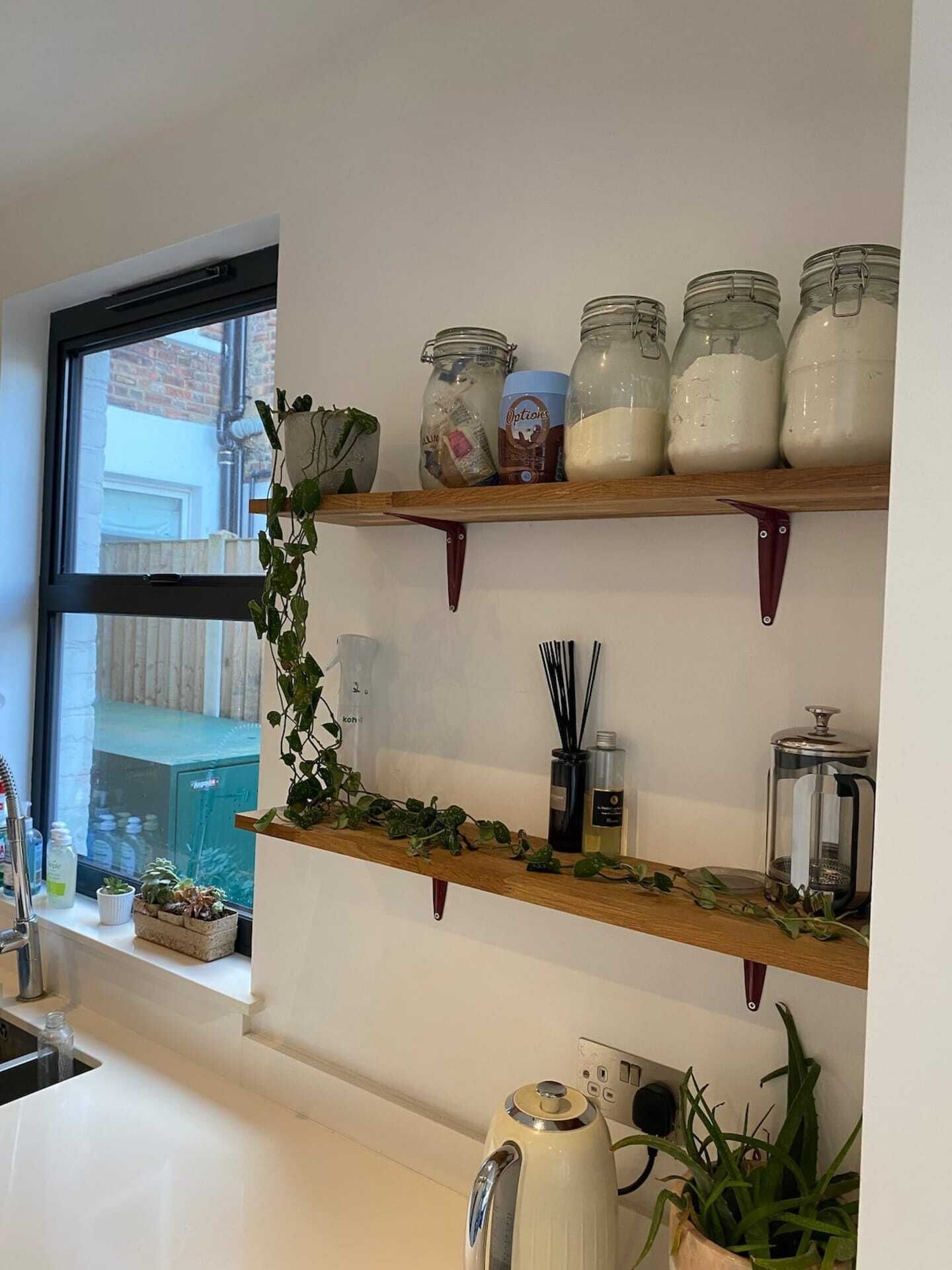 Basic House | Private kitchen | Fridge, microwave, oven, stovetop