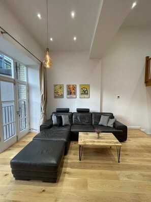 Departamento básico | Área de sala de estar | Televisión 