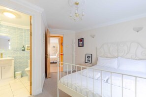 Apartamento básico | 3 dormitorios, tabla de planchar con plancha, ropa de cama