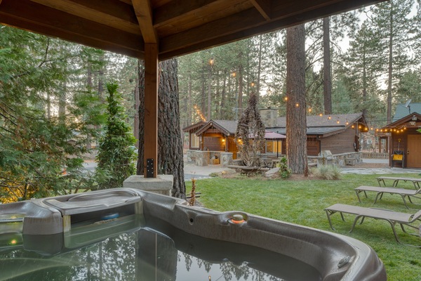 Bañera de hidromasaje al aire libre