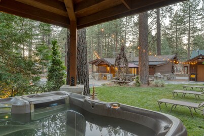 Lake Star by AvantStay | Hot Tub, Walk to Beach