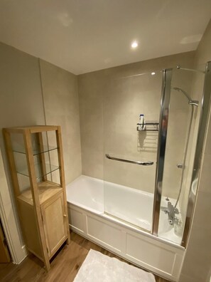 Basic-Apartment | Badezimmer