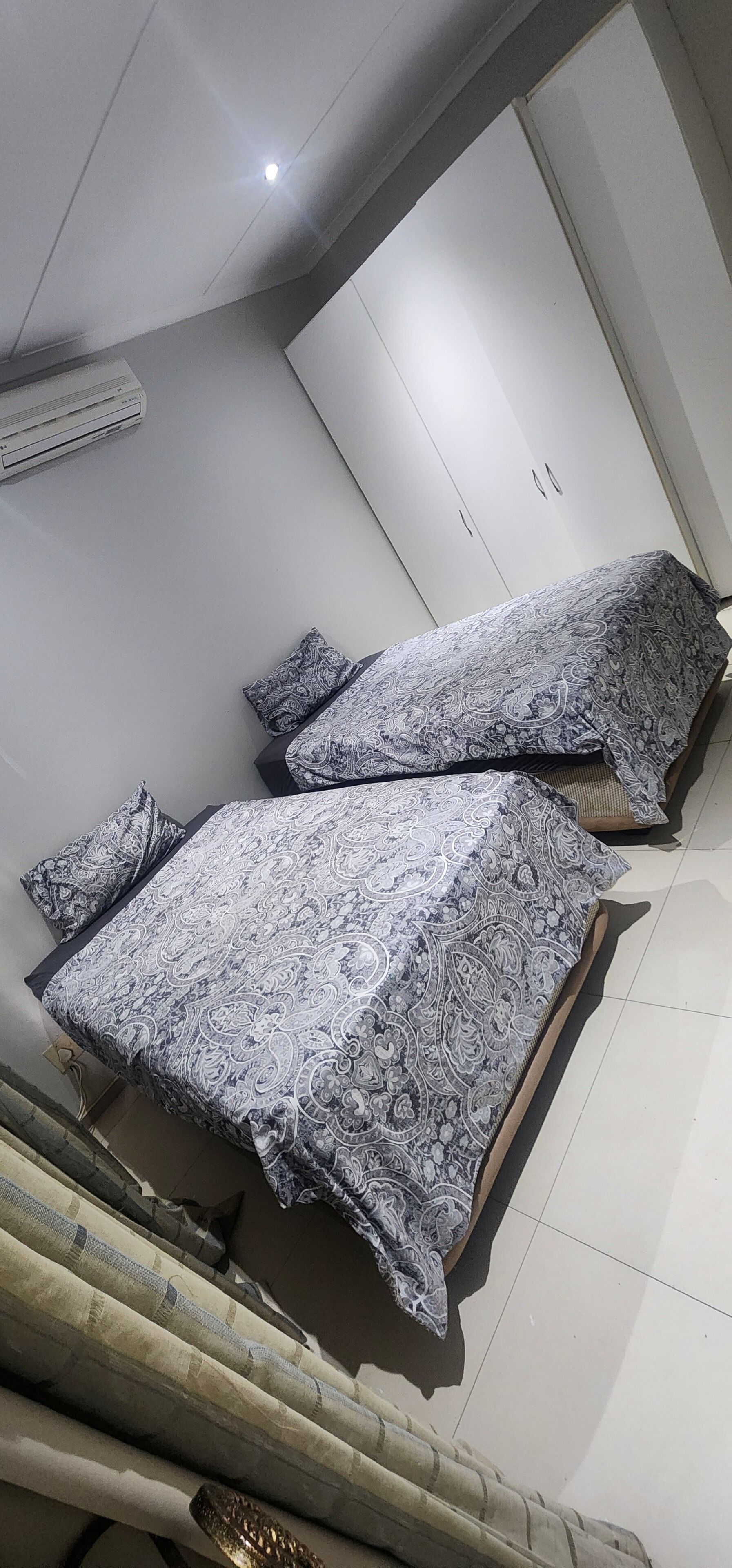 5 chambres, fer et planche à repasser, Wi-Fi gratuit, draps fournis