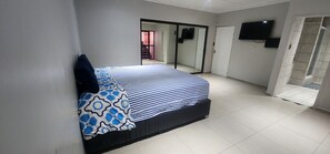 5 habitaciones, tabla de planchar con plancha y wifi gratis 