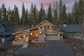 Exterior - Grand Fir by AvantStay | Hot Tub and Firepit (Bend)