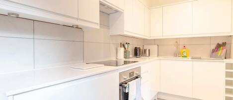 베이직 아파트 | 전용 주방 | 냉장고, 오븐, 쿡탑, 식기 세척기
