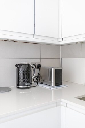 Basic Apartment | Private kitchen | Fridge, oven, stovetop, dishwasher - Beautifully Presented 2BD Flat W/patio- Kensington (London)