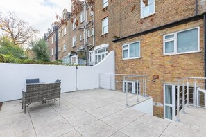 Terrace/patio - Beautifully Presented 2BD Flat W/patio- Kensington (London)