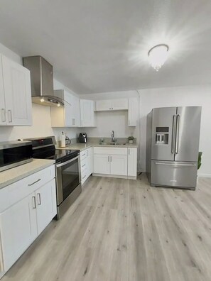 Private kitchen - Enjoy SD 2BR Charm Dup W Patio (Lemon Grove)