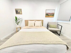 2 室のベッドルーム、アイロン / アイロン台、WiFi、ベッドシーツ