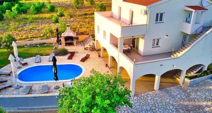 Villa with amazing sea view, quite area