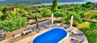 Villa with amazing sea view, quite area