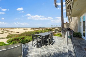 Outdoor dining - Beach Break by AvantStay | Oceanfront, View, Patio (Newport Beach)