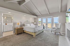 5 Schlafzimmer, Schreibtisch, Bügeleisen/Bügelbrett, Reisekinderbett