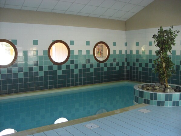 Indoor pool, outdoor pool - SAMOENS  APPT 6 People.
Ski bus 100m, Ski lift 10 mins, Shops. 700m. (Samoëns)