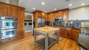 Private kitchen - 5 Acres, Views, 2 Pickleball Courts, Hot Tub, Sauna, Skiing Nearby, SLEEPS 18! (Eagle Mountain)