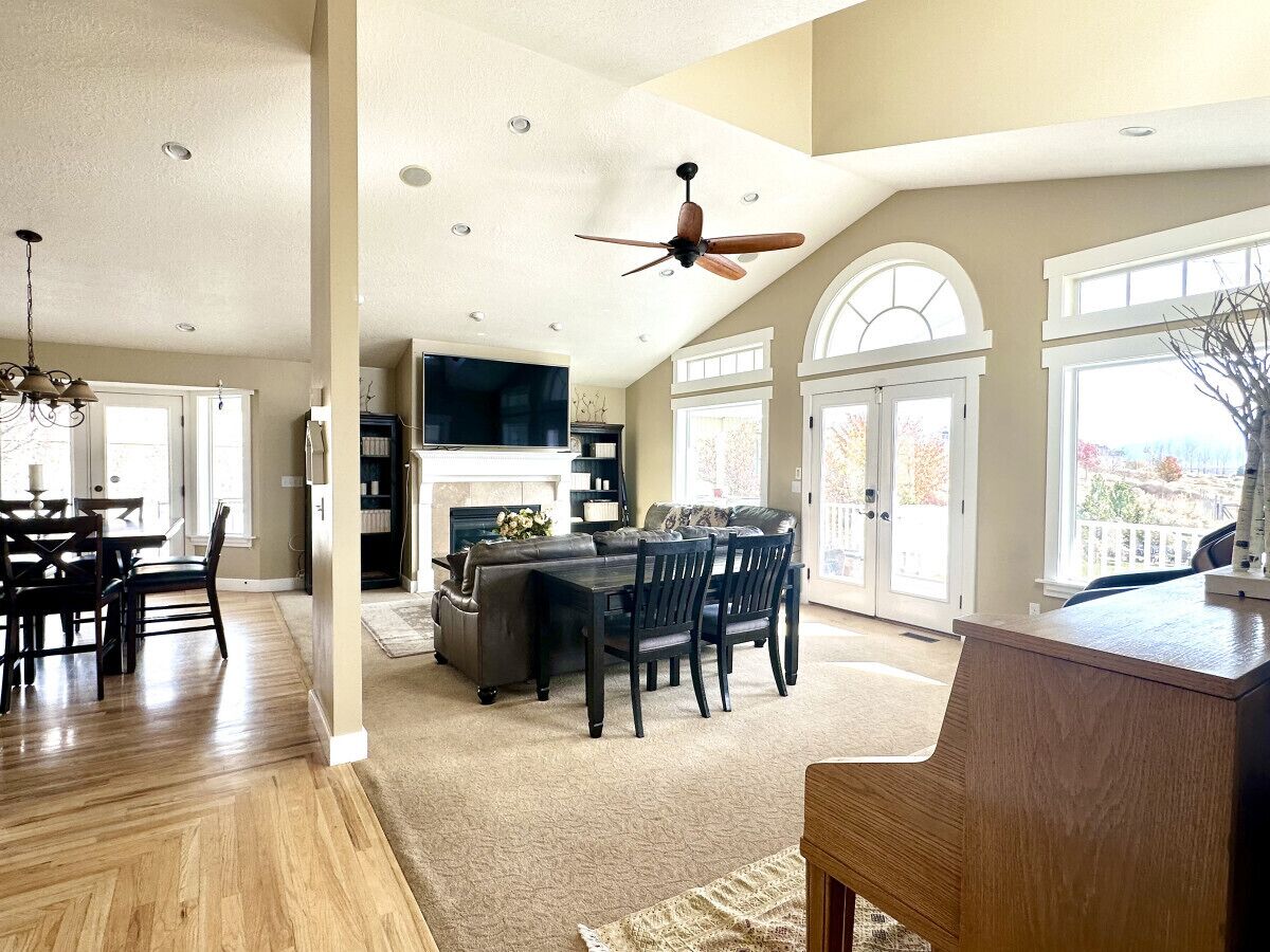 TV connectée, cheminée, jeux vidéo, baby-foot