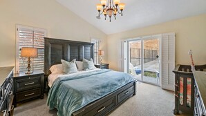 Room - 5 Acres, Views, 2 Pickleball Courts, Hot Tub, Sauna, Skiing Nearby, SLEEPS 18! (Eagle Mountain)