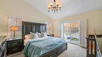 6 bedrooms, desk, iron/ironing board, free WiFi