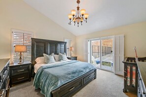 6 bedrooms, desk, iron/ironing board, free WiFi